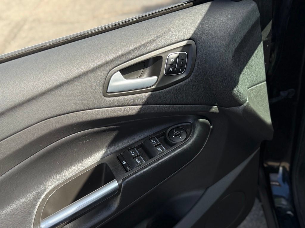 Used 2019 Ford Escape Titanium AWD/4WD image 13