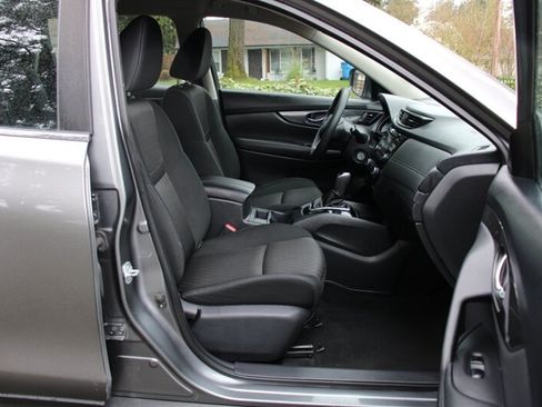 Used 2017 Nissan Rogue S AWD/4WD image 15