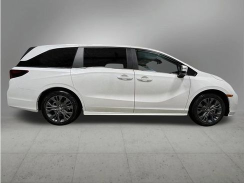 New 2026 Honda Odyssey Touring image 8
