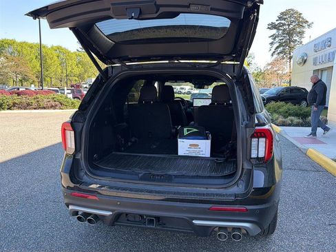 Used 2025 Ford Explorer Platinum w/ Ultimate Package image 5