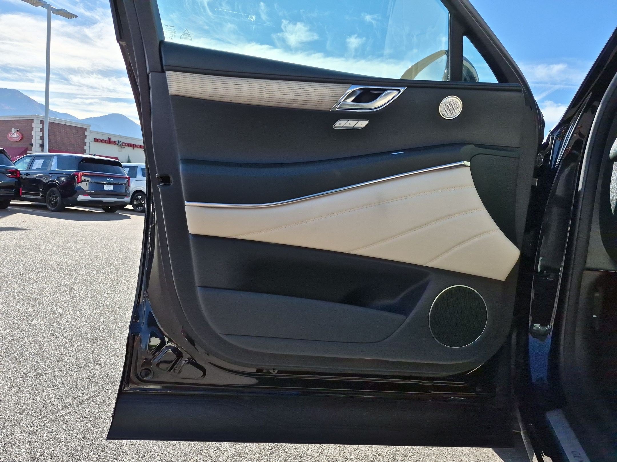 Used 2025 Genesis GV80 2.5T Select AWD/4WD image 15