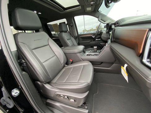 Used 2024 GMC Sierra 1500 Denali w/ Denali Reserve Package image 32