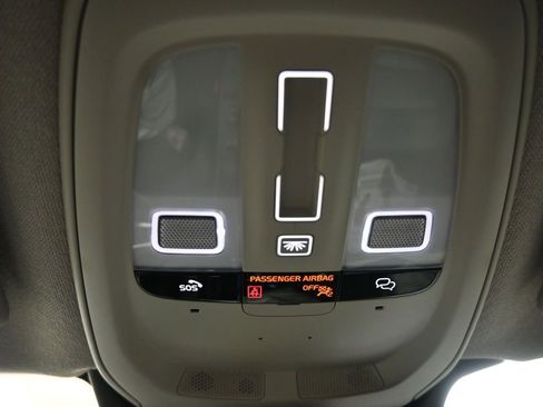 Certified 2025 Volvo XC40 B5 Core image 36