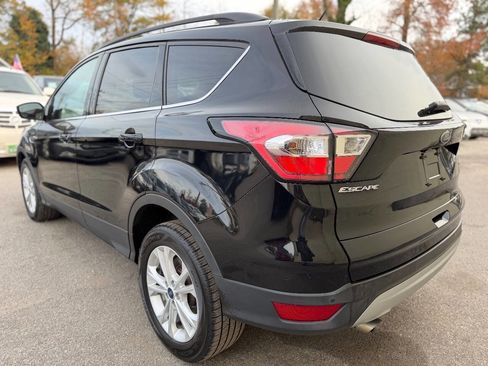 Used 2017 Ford Escape SE w/ Equipment Group 201A image 5