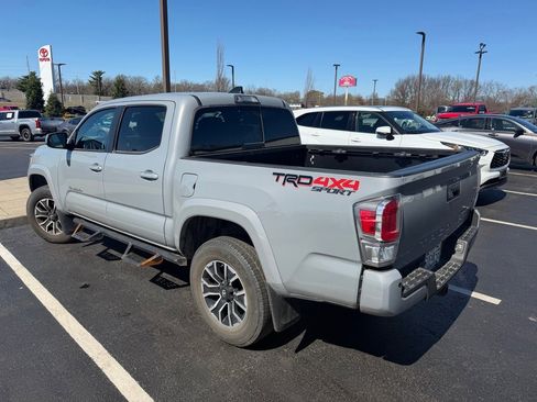 Used 2020 Toyota Tacoma TRD Sport w/ TRD Premium Sport Package image 13