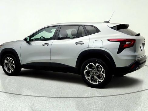 Used 2025 Chevrolet Trax RS FWD image 7
