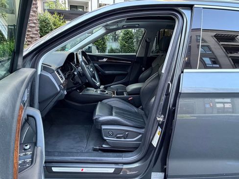 Used 2020 Audi Q5 e Premium Plus w/ Premium Plus Package AWD/4WD image 7