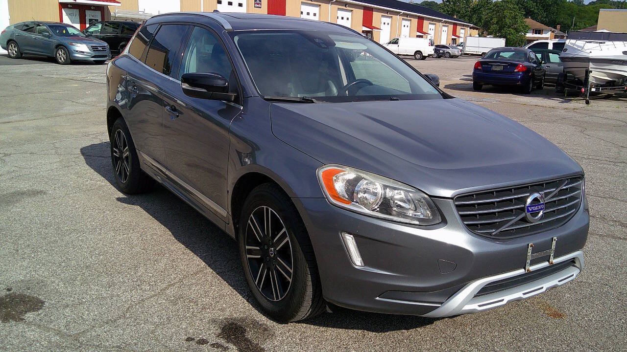 Used 2017 Volvo XC60 T5 Dynamic w/ Protection Package AWD/4WD image 3