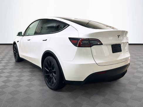 Used 2022 Tesla Model Y Long Range image 5