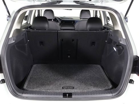 Used 2024 Volkswagen Taos SE w/ Panoramic Sunroof Package AWD/4WD image 21