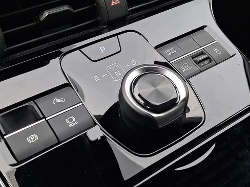 Certified 2024 Subaru Solterra Premium image 15