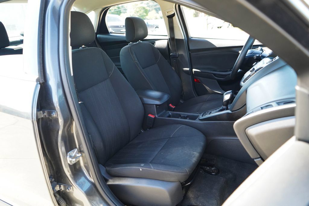 Used 2018 Ford Focus SE FWD image 13
