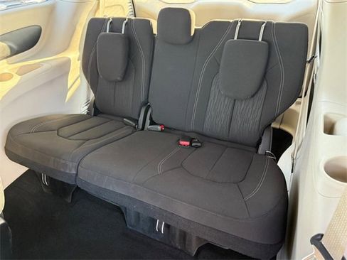 Used 2024 Chrysler Voyager LX image 10