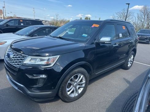 Used 2018 Ford Explorer Platinum AWD/4WD image 2