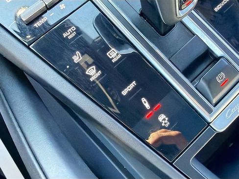 Used 2019 Porsche Cayenne S image 31