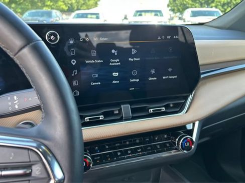 Used 2025 Chevrolet Equinox ACTIV w/ Safety and Technology Package AWD/4WD image 14