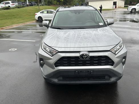 Used 2019 Toyota RAV4 XLE w/ Convenience Package AWD/4WD image 3