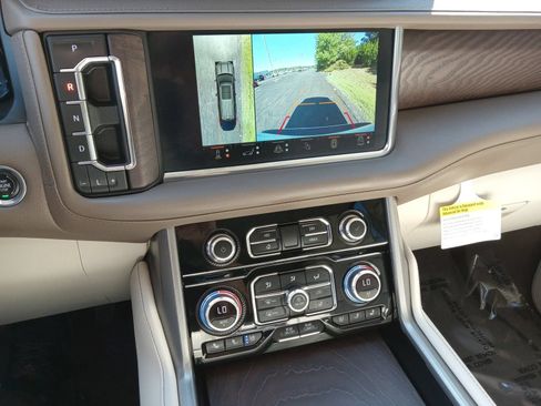Used 2023 GMC Yukon XL Denali w/ Denali Reserve Package AWD/4WD image 17