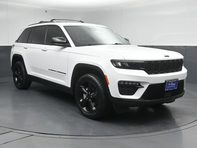 Used 2023 Jeep Grand Cherokee Limited w/ Black Appearance Package AWD/4WD image 1