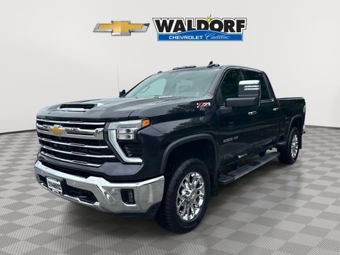 Used 2024 Chevrolet Silverado 2500 LTZ w/ LTZ Premium Package AWD/4WD image 3