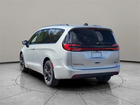 New 2026 Chrysler Pacifica Select w/ S Appearance Package image 10