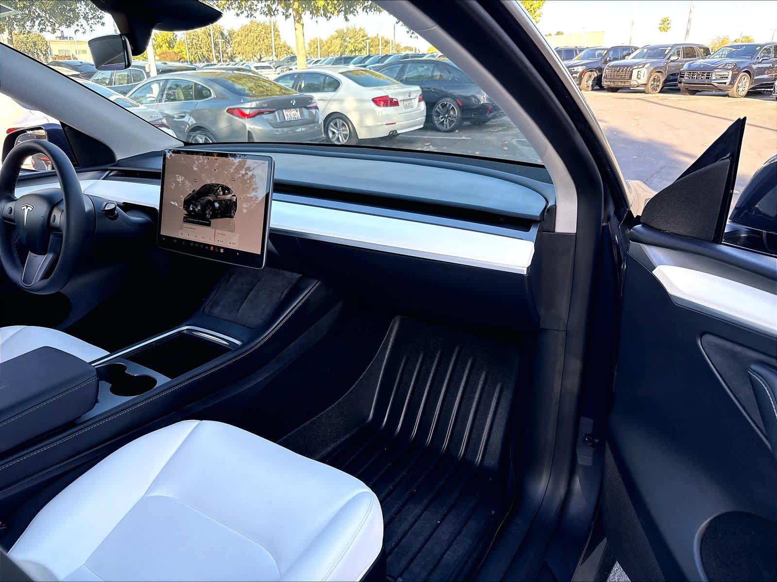 Used 2023 Tesla Model Y AWD image 25
