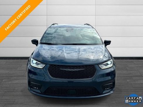 Used 2025 Chrysler Pacifica Premium FWD image 9