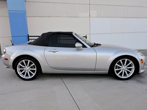 Used 2007 MAZDA MX-5 Miata Touring w/ Suspension Pkg image 11