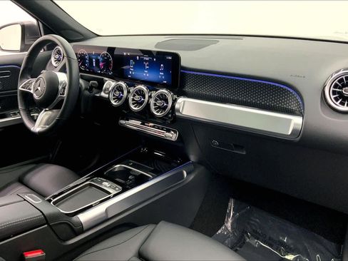 Used 2025 Mercedes-Benz GLB 250 image 10