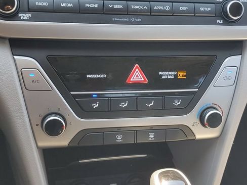 Used 2018 Hyundai Elantra SEL FWD image 28
