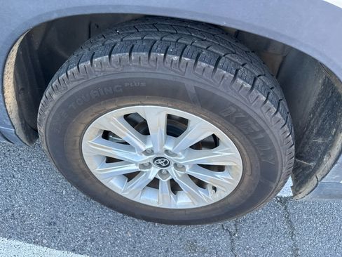 Used 2024 Toyota Grand Highlander XLE image 4