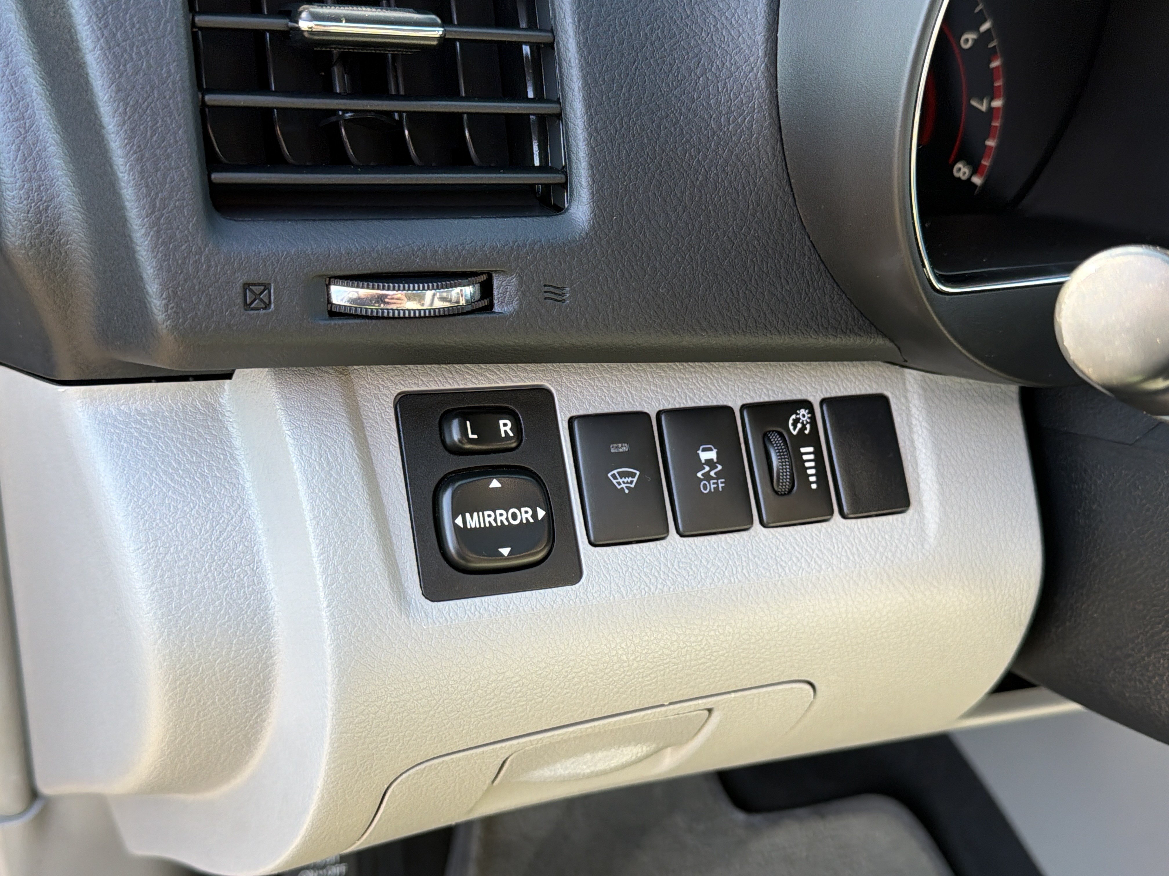 Used 2012 Toyota Highlander 4WD w/ Tech Pkg image 15