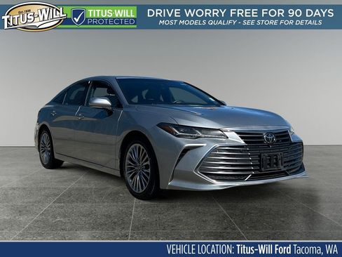 Used 2019 Toyota Avalon Limited image 1
