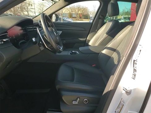 Certified 2023 Maserati Grecale Modena image 10