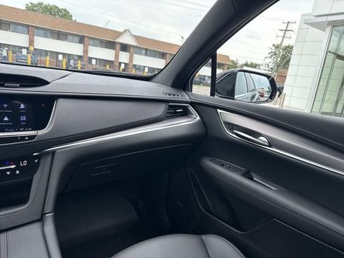 Certified 2024 Cadillac XT5 Luxury w/ LPO, Floor Liner Package AWD/4WD image 31
