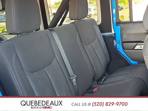 Used 2016 Jeep Wrangler Unlimited Sahara w/ Connectivity Group AWD/4WD image 24