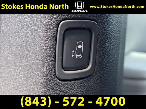 Used 2023 Kia Carnival LX FWD image 18