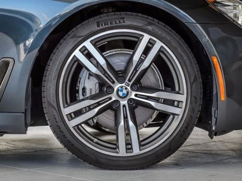 Used 2019 BMW 740i w/ M Sport Package RWD image 16
