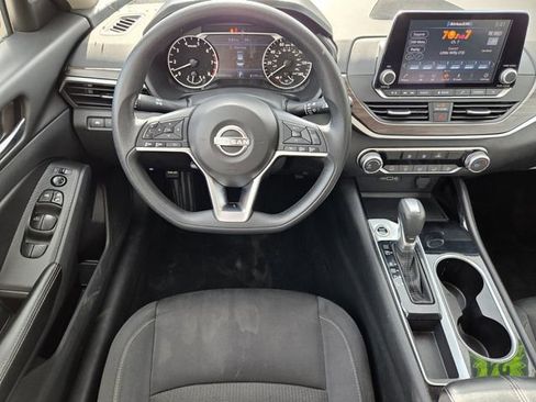Used 2024 Nissan Altima 2.5 SV FWD image 15
