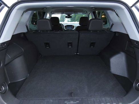 Used 2024 GMC Terrain SLE image 34