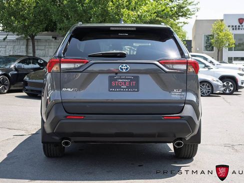 Used 2021 Toyota RAV4 XLE w/ Convenience Package AWD/4WD image 16