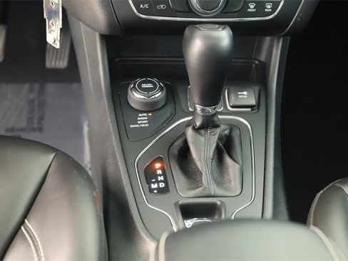 Used 2022 Jeep Cherokee Latitude w/ Sun & Sound Group image 21