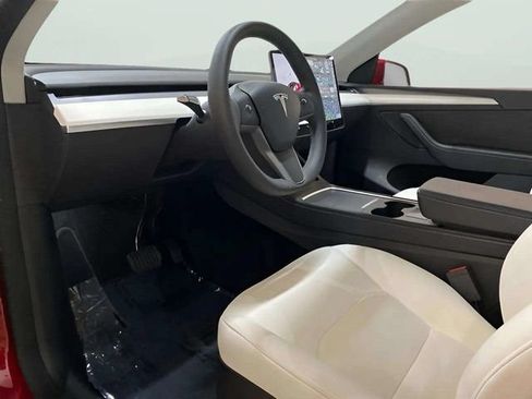 Used 2024 Tesla Model Y 2WD image 16