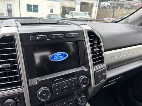 Used 2021 Ford F250 Lariat w/ Lariat Value Package AWD/4WD image 9