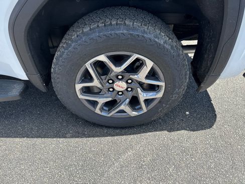 New 2026 GMC Sierra 1500 SLT AWD/4WD image 9