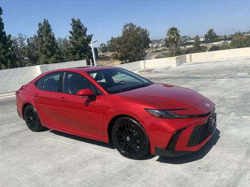 Used 2025 Toyota Camry SE FWD image 33