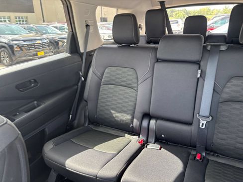 Used 2026 Nissan Pathfinder SV FWD image 42