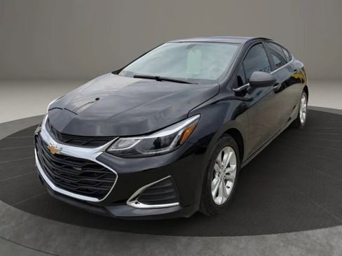 Used 2019 Chevrolet Cruze LT w/ LT Fleet Convenience Package FWD image 3