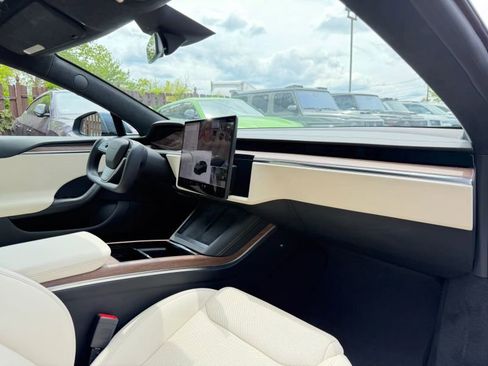 Used 2022 Tesla Model S AWD/4WD image 30