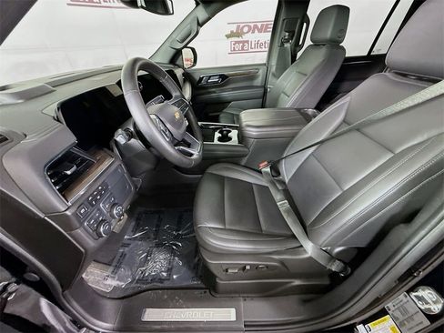 Used 2025 Chevrolet Suburban LT w/ Comfort Package image 24